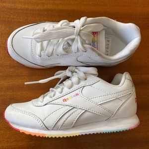 Excellent condition Reebok’s 🌈 writing & sole